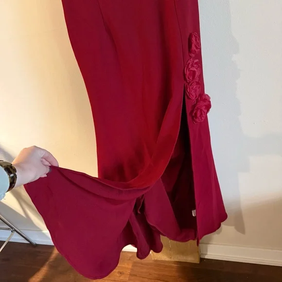 NWT Elliatt Evanora Flower Appliqué Gown Red Sz Large - Picture 6 of 11